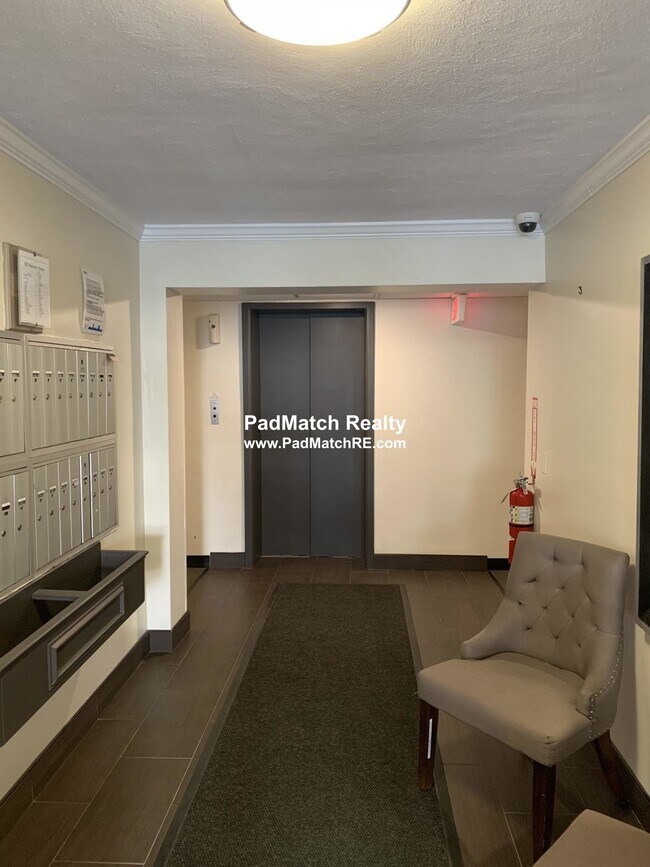 240 Babcock St, Unit 2