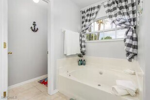 2705 SW 11th Pl in Cape Coral, FL - Building Photo