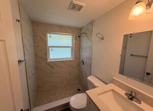 5904 Kingsview Ln-Unit -Unit A in Riverview, FL - Building Photo - Building Photo