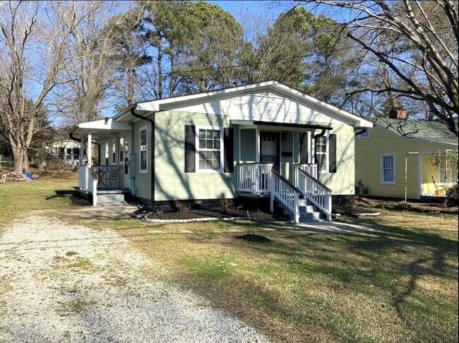 209 E Jones St in Fuquay Varina, NC - Building Photo - Building Photo