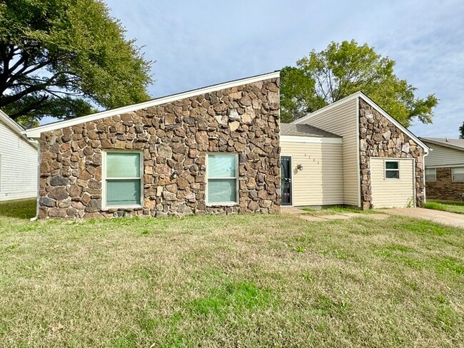 6184 Holly Park Dr in Memphis, TN - Building Photo - Building Photo