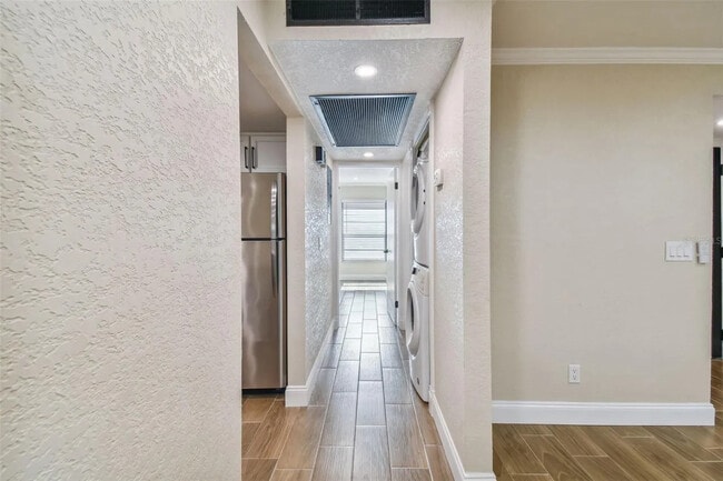 4769 Puritan Cir in Tampa, FL - Foto de edificio - Building Photo