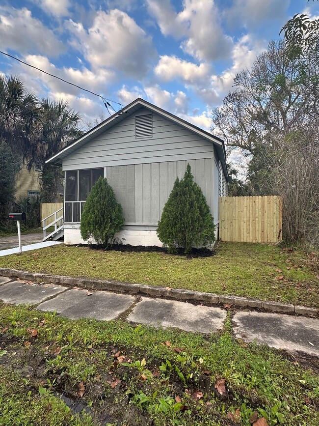 property at 408 Broward St