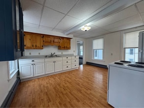 73 High St in Saco, ME - Building Photo - Building Photo