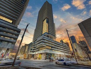 161 Roehampton Av in Toronto, ON - Building Photo - Building Photo