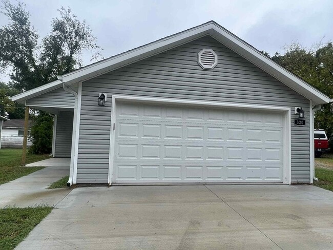 320 S Liberty St in Webb City, MO - Building Photo - Building Photo