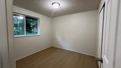 14801 132nd Ave E, Unit D in Puyallup, WA - Foto de edificio - Building Photo