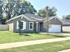 241 Majestic Sundown Ct in Brandon, FL - Building Photo - Building Photo