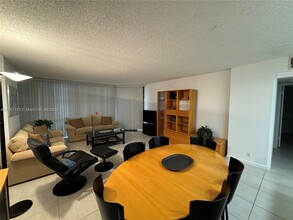 1865 Brickell Ave, Unit # A811 in Miami, FL - Building Photo - Building Photo