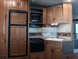 379 Co Rd 3425, Unit 2 in Hawkins, TX - Building Photo