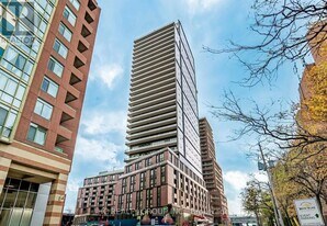 35 Parliament St in Toronto, ON - Building Photo