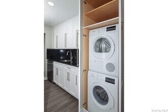 9 Brentwood Rd in Bay Shore, NY - Building Photo - Building Photo