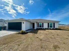 636 NE 2nd Pl in Cape Coral, FL - Building Photo