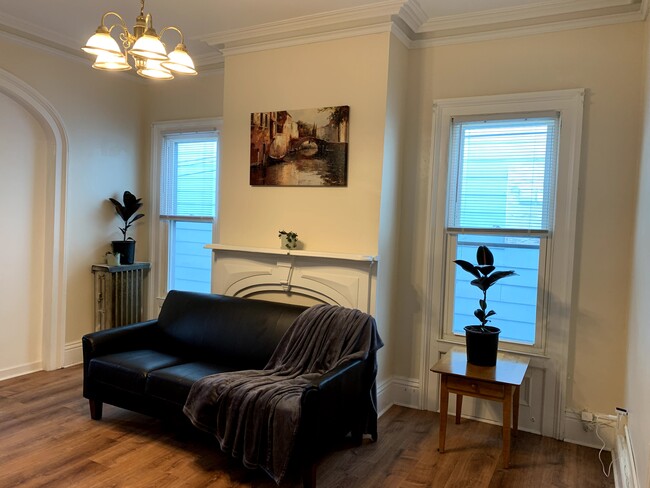 49 13th St, Unit 1 in Troy, NY - Building Photo - Building Photo