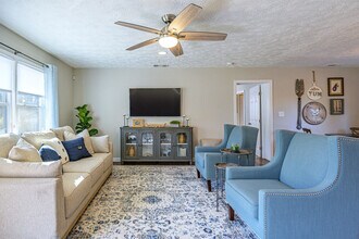 941 Pine Manor in Marietta, GA - Building Photo - Building Photo