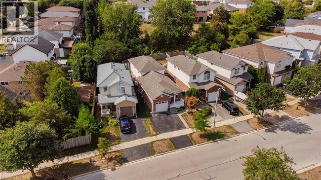 347 Keewatin Ave in Kitchener, ON - Building Photo - Building Photo