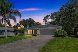 4957 N Cranberry Blvd in North Port, FL - Building Photo