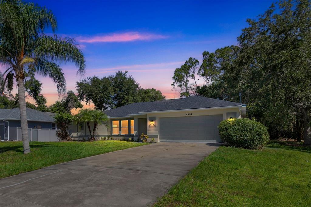 4957 N Cranberry Blvd in North Port, FL - Building Photo