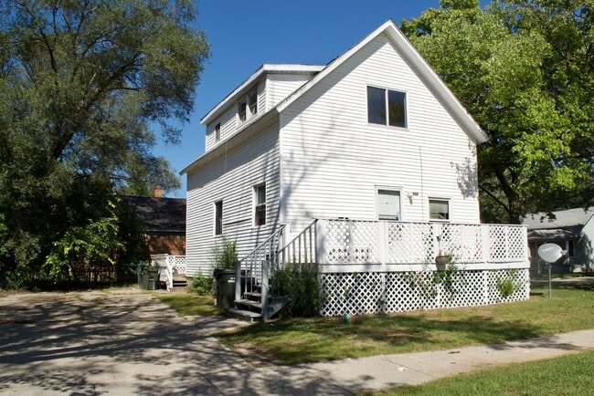 property at 654 E Isabella Ave