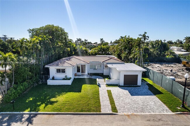 1260 99th St in Bay Harbor Islands, FL - Foto de edificio - Building Photo