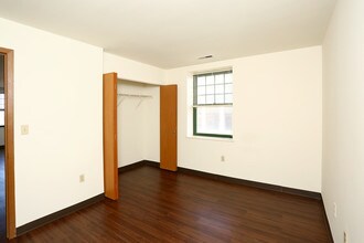 Drake Plaza Apartments in St. Louis, MO - Foto de edificio - Interior Photo