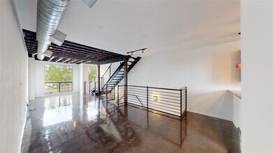 310 S Jensen Dr in Houston, TX - Building Photo - Building Photo