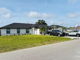 500 NW 5th St in Cape Coral, FL - Building Photo