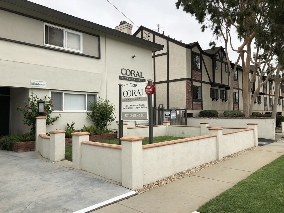 Coral Apartments in Gardena, CA - Foto de edificio