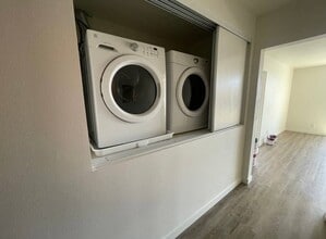 222 5th St in Huntington Beach, CA - Foto de edificio - Building Photo