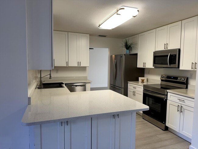 221 Bilbao St in Royal Palm Beach, FL - Building Photo - Building Photo