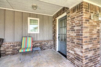 8932 SW 55th St-Unit -Unit B in Oklahoma City, OK - Building Photo - Building Photo