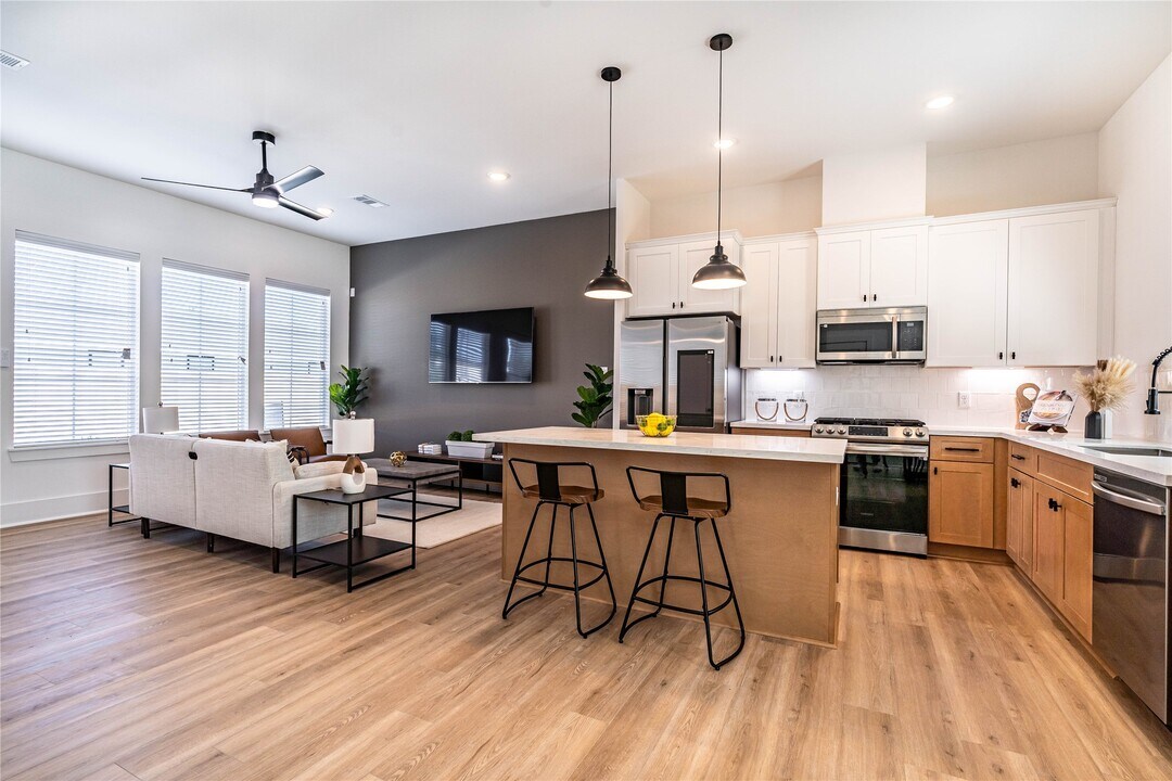 5746 Barbara Rose Ln in Houston, TX - Building Photo