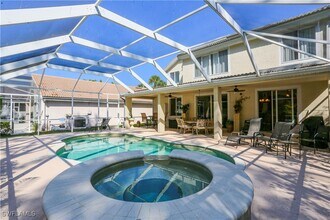 7864 Stratford Dr in Naples, FL - Foto de edificio - Building Photo