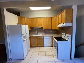 2085 E Fardown Ave in Holladay, UT - Foto de edificio - Building Photo