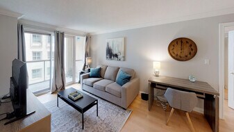 168 Simcoe St in Toronto, ON - Building Photo