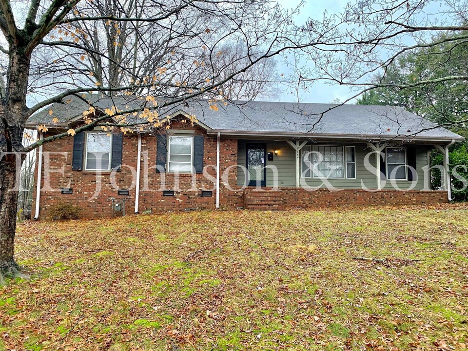 2722 Winslow Ln in Winston-Salem, NC - Building Photo