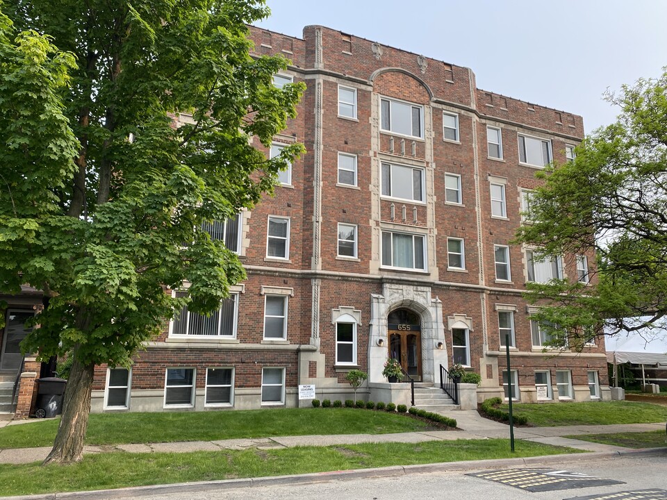 Hazelwood Apartments in Detroit, MI - Foto de edificio