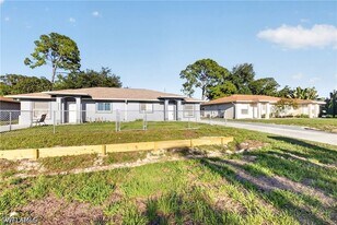 2400 55th Terrace SW in Naples, FL - Building Photo