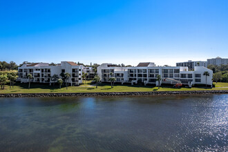 Baygreen Condominiums in Belleair, FL - Building Photo - Building Photo