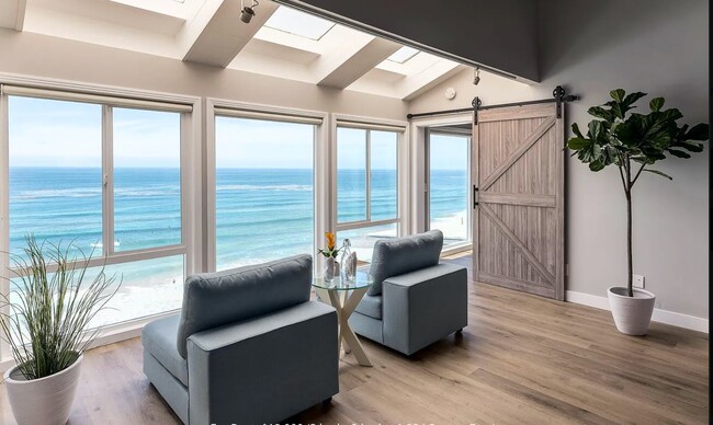 838 Neptune Ave, Unit 2 in Encinitas, CA - Foto de edificio - Building Photo