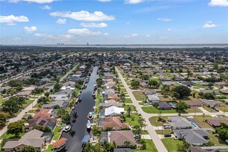 1705 SE 10th St in Cape Coral, FL - Building Photo - Building Photo