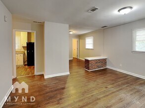 388 Woodstock Dr SW in Atlanta, GA - Foto de edificio - Building Photo