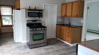 3 Gorham St, Unit 3 Gorham Unit 2 in Somerville, MA - Building Photo