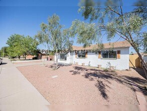 8518 E Rancho Vista Dr in Scottsdale, AZ - Building Photo - Building Photo