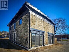 857 Dundas St in London, ON - Building Photo