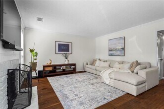 1028 Riverbend Club Dr SE in Atlanta, GA - Building Photo - Building Photo