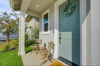 1030 W Prescott Ave in Visalia, CA - Foto de edificio - Building Photo