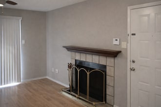 14343 Judson Rd, Unit Highlands in San Antonio, TX - Foto de edificio - Building Photo