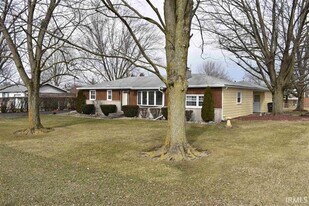 1532 W Dupont Rd in Fort Wayne, IN - Building Photo