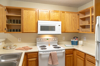 Stonecrest Apartments in Siler City, NC - Foto de edificio - Interior Photo
